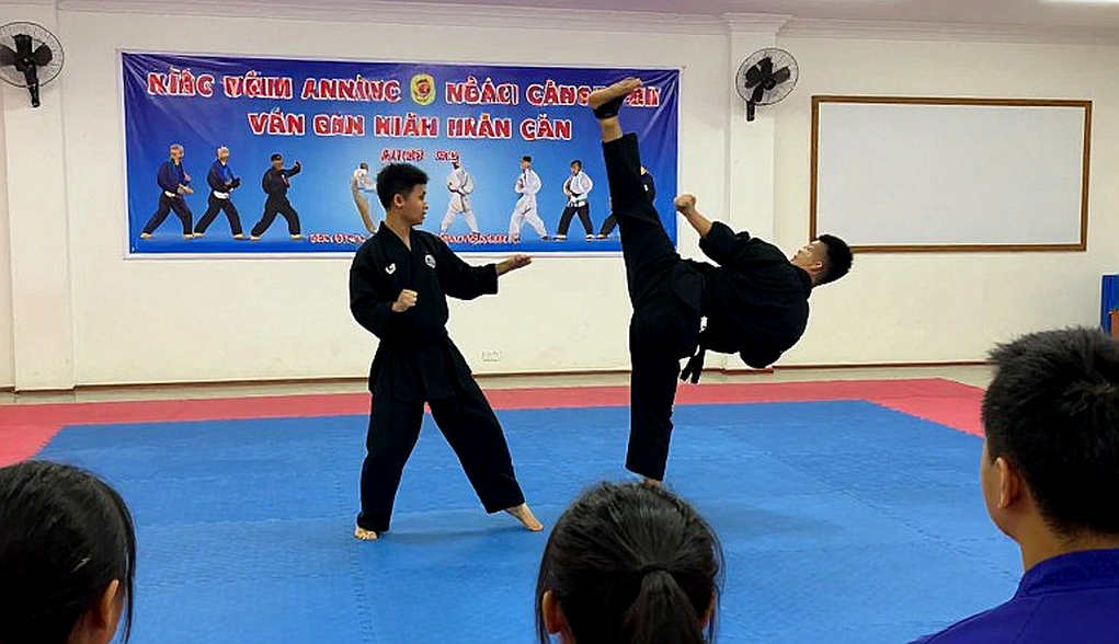 Barcelos qua ca chụp CT khẩn cấp sau thất bại TKO vòng 5: tuổi 39 và lằn ranh an toàn ở UFC